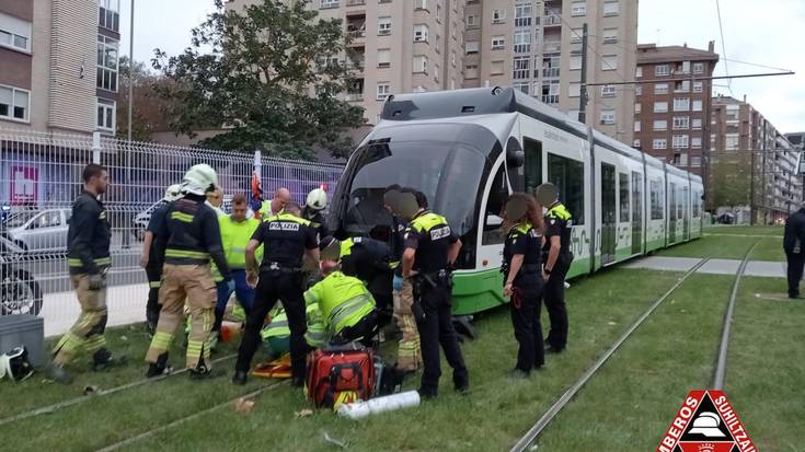 Tranbiak emakume bat harrapatu du Calasanz ikastetxearen parean