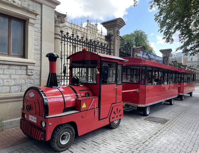 Tasa turistikoa onartu dute Araban