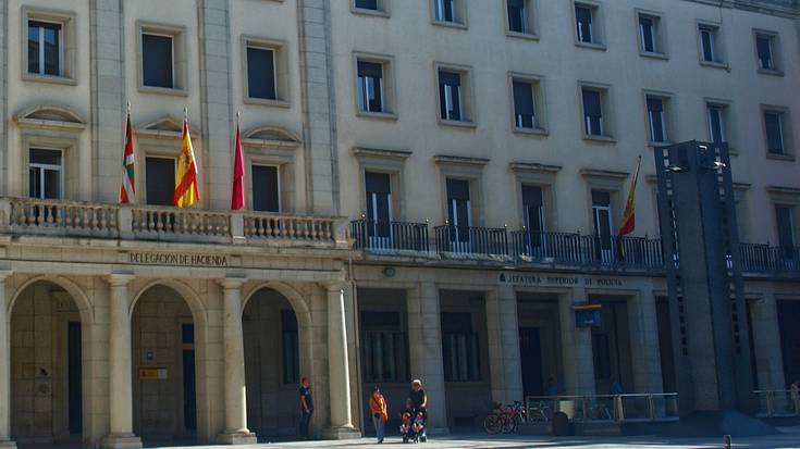 Adingabeak argazkietan 'biluzten' zituen lagun bat atxilotu dute