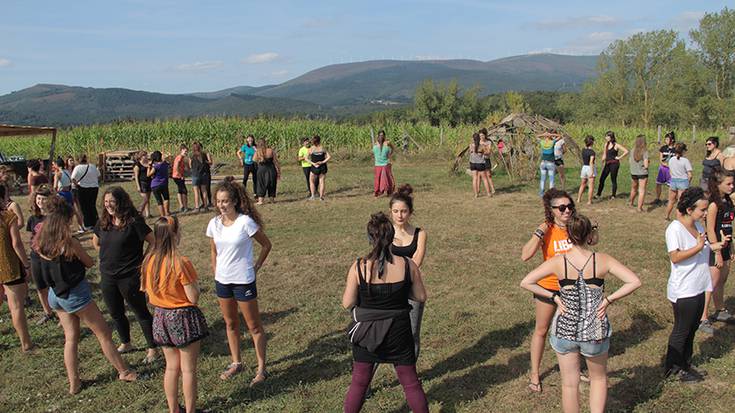 Emakume, bollera eta transek udako azken dantza egingo dute Garaionen