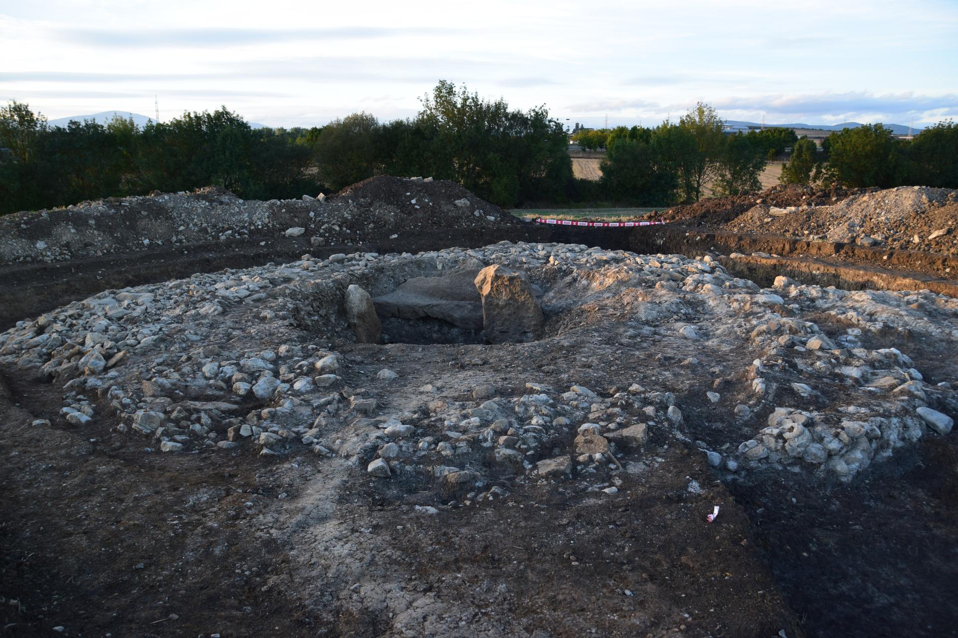Eskalmendiko trikuharri monumentuak 3.000 metro karratutik gora izan ditzake