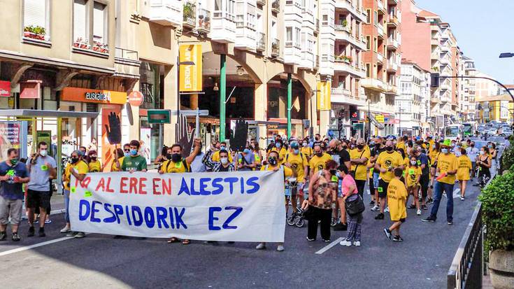 87 kaleratzeen aurka, kalera atera dira Alestiseko langileak