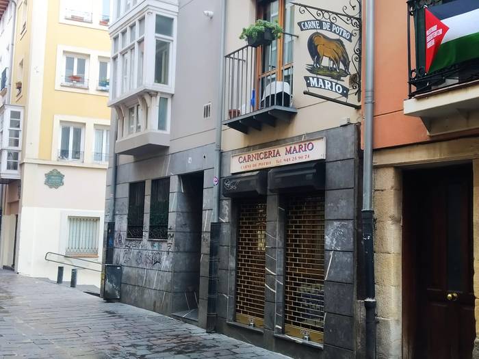 Ateak itxi ditu azkeneko moxal harategiak