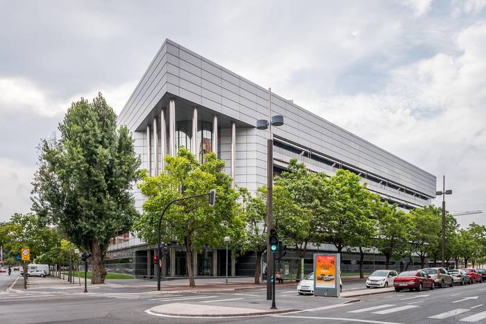 22 urteko espetxe zigorra ezarri diote gizon bati, bi alaba adingabeak bortxatzeagatik