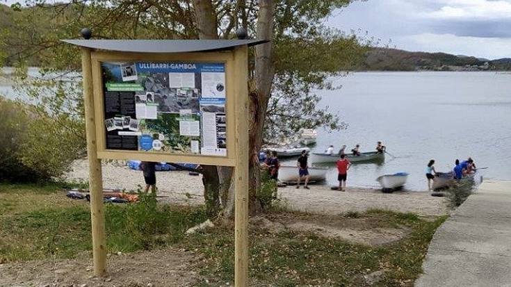 Azalpen panelak Uribarri Ganboako urtegi azpian desagertutako herriak gogorarazteko