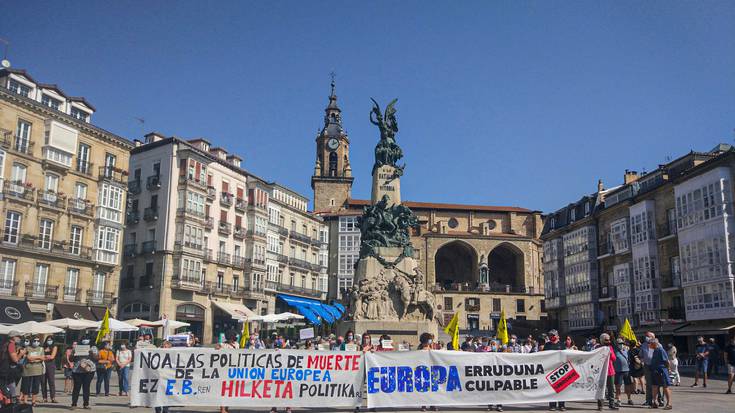 Erakundeen inplikazioa eskatu dute Moriako errefuxiatuak birkokatzeko