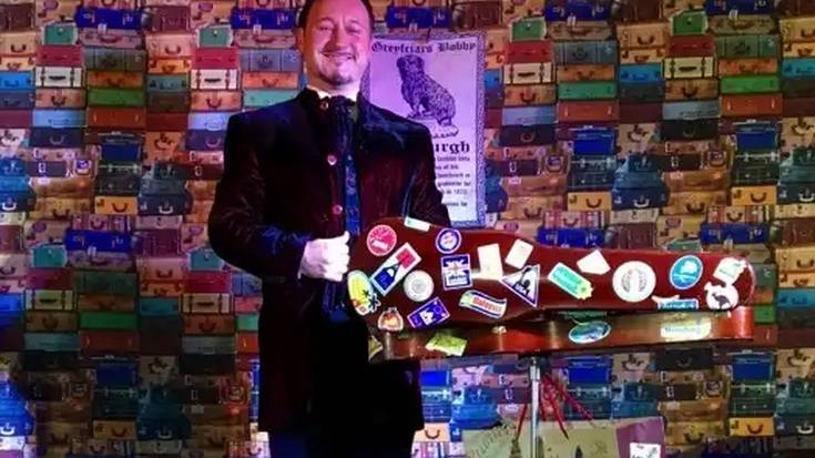 'Poltsiko bidaiari magiko baten sekretuak'