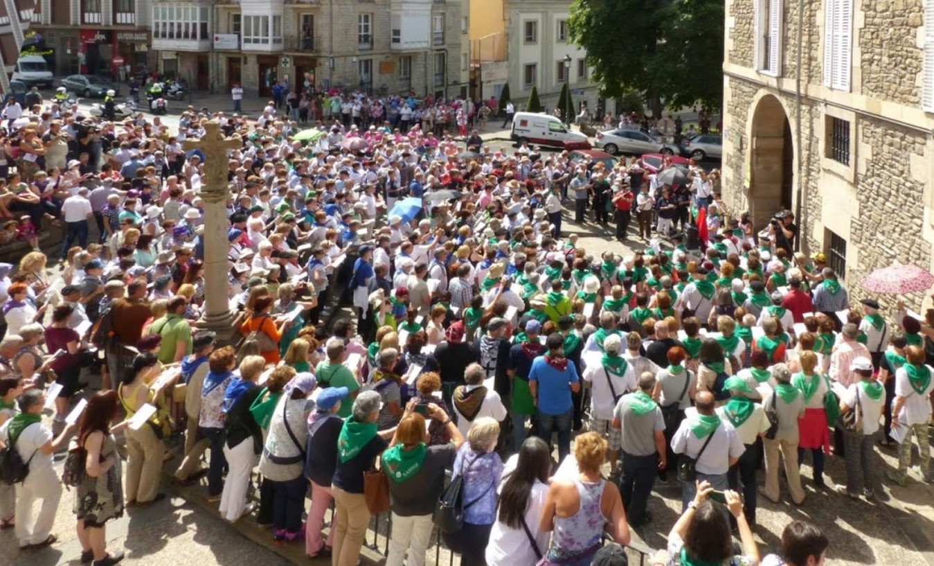Abesbatzak kalera itzultzeko unea