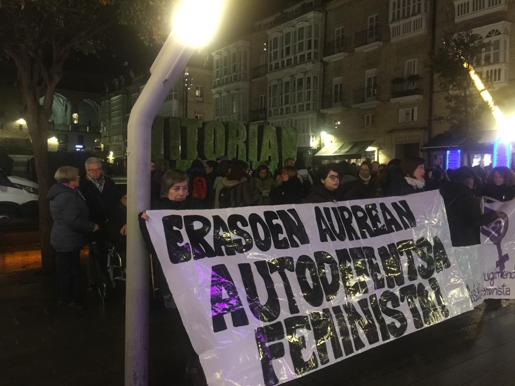 Baionako hilketa matxista gaitzetsi dute Gasteizen