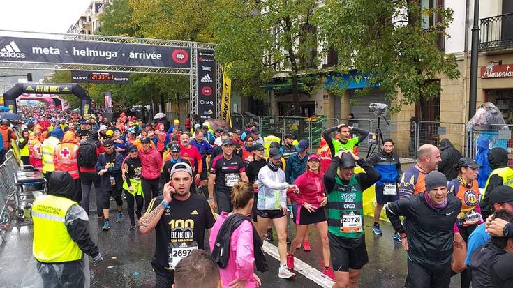 Milaka sentimendu euriari, haizeari eta kazkabarrari aurre eginez