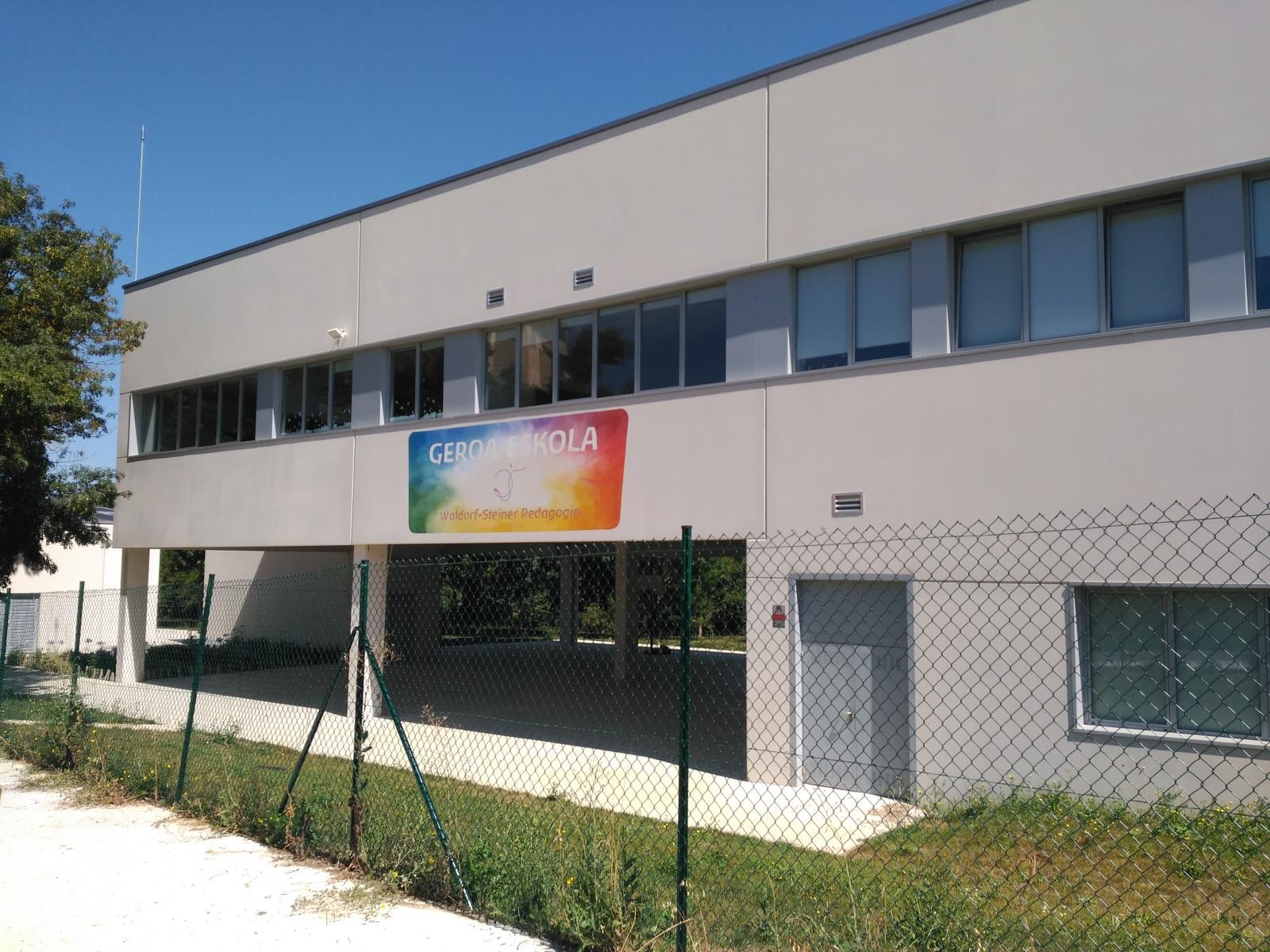 Trokonizko Waldorf ikastetxea itxi dute Covid-19aren baheketa egin bitartean