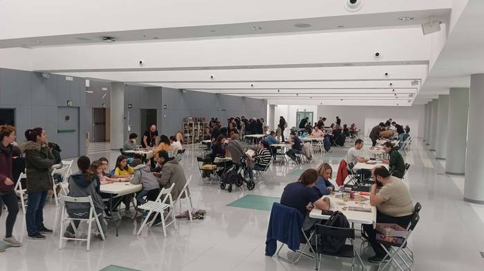 Mahai jokoen aldeko apustua sendotu dute