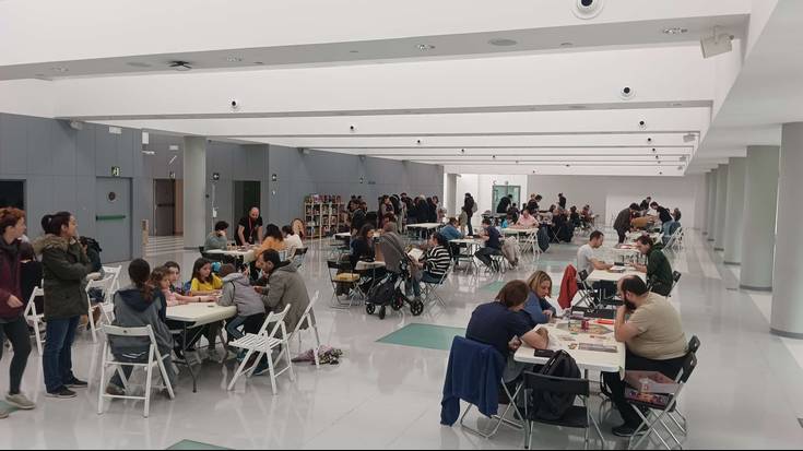 Mahai jokoen aldeko apustua sendotu dute