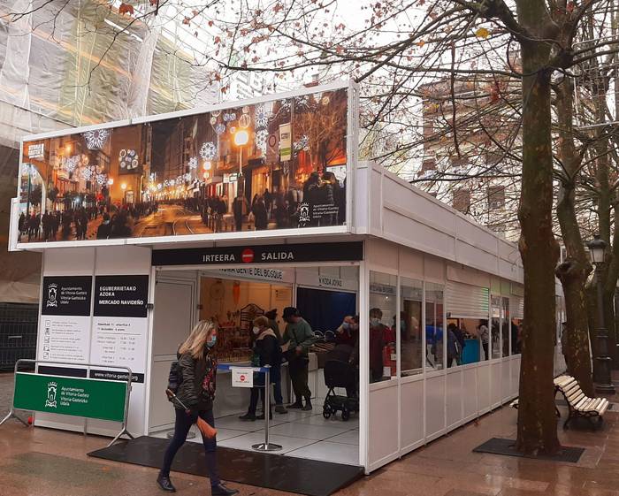 Eguberrietako azoka ireki dute, 35 saltokirekin