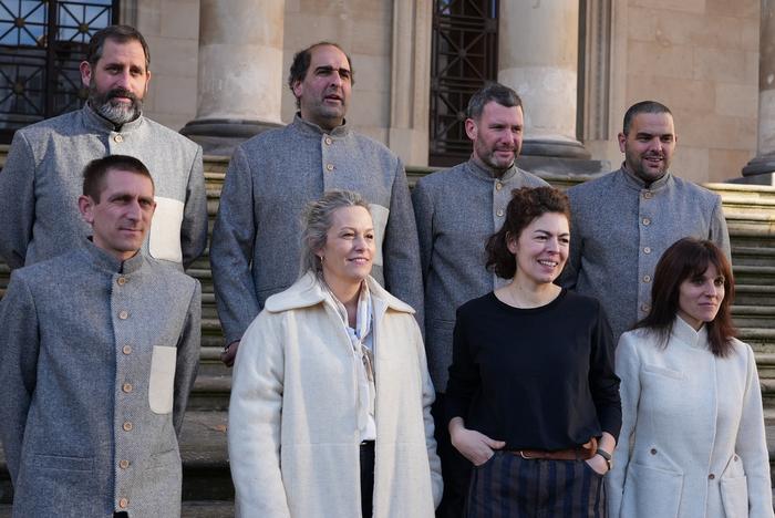 Latxa artilezko jantziak euskal eskilatzaileentzat