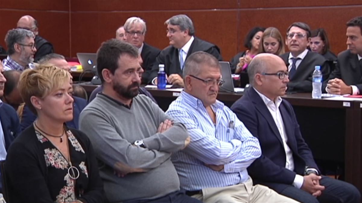 Alfredo de Migueli hirugarren gradua eman diote, zigorraren herena bete aurretik