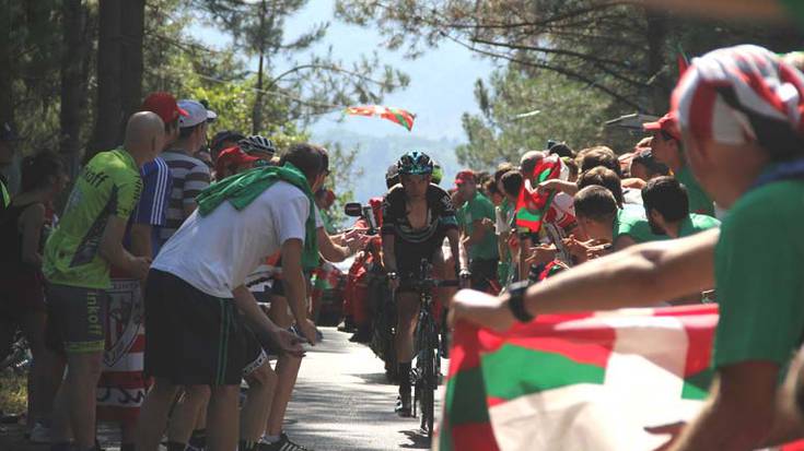 Bihar eguerdian igaroko da Espainiako Vuelta Gasteiztik