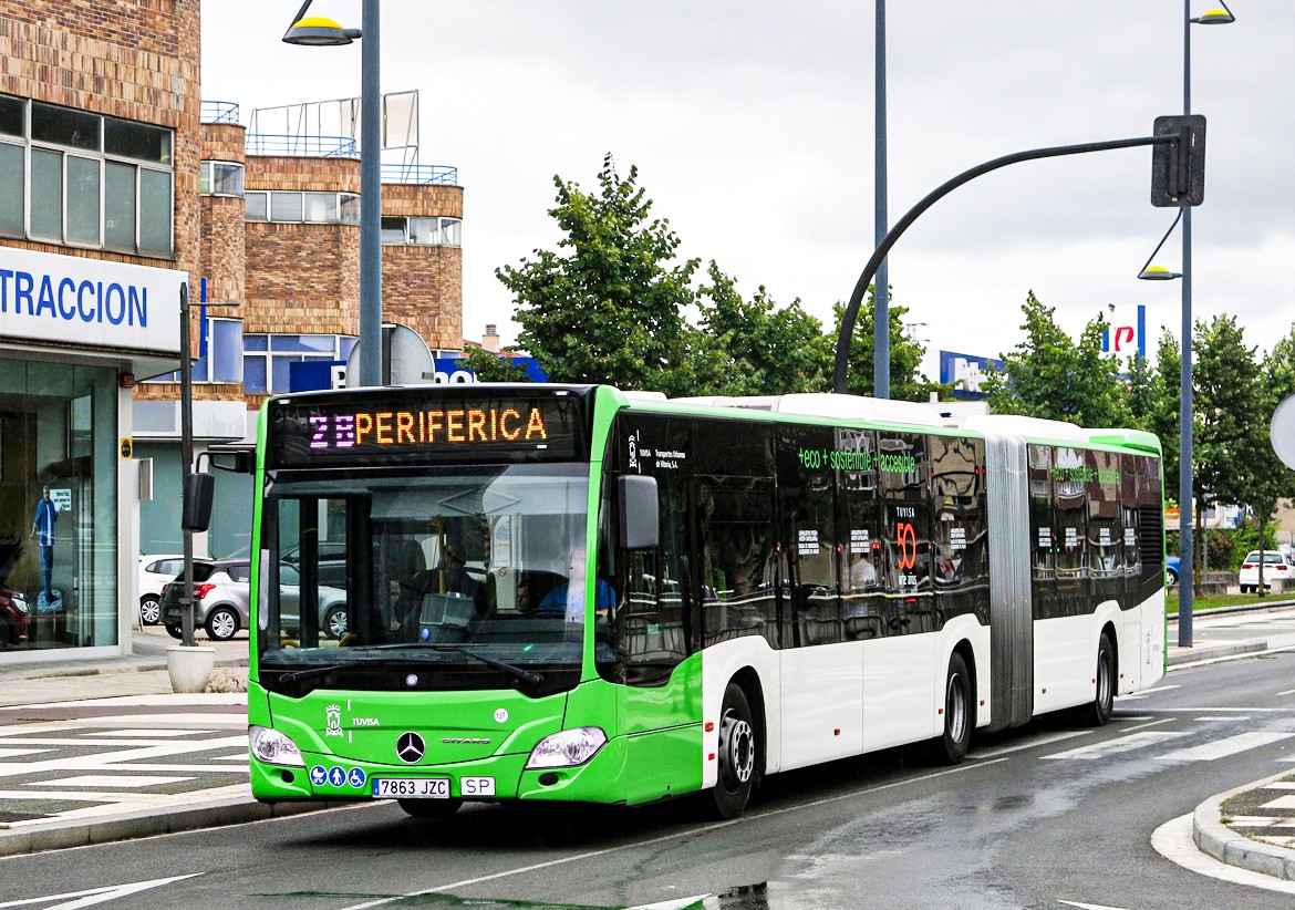 Tuvisako autobusen maiztasuna handitzea eskatu dute