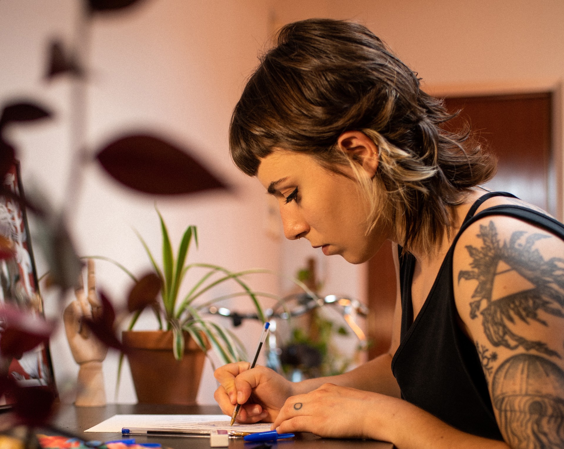 "Gasteizen ez gaude emakume tatuatzaile asko, baina gero eta gehiago gara"