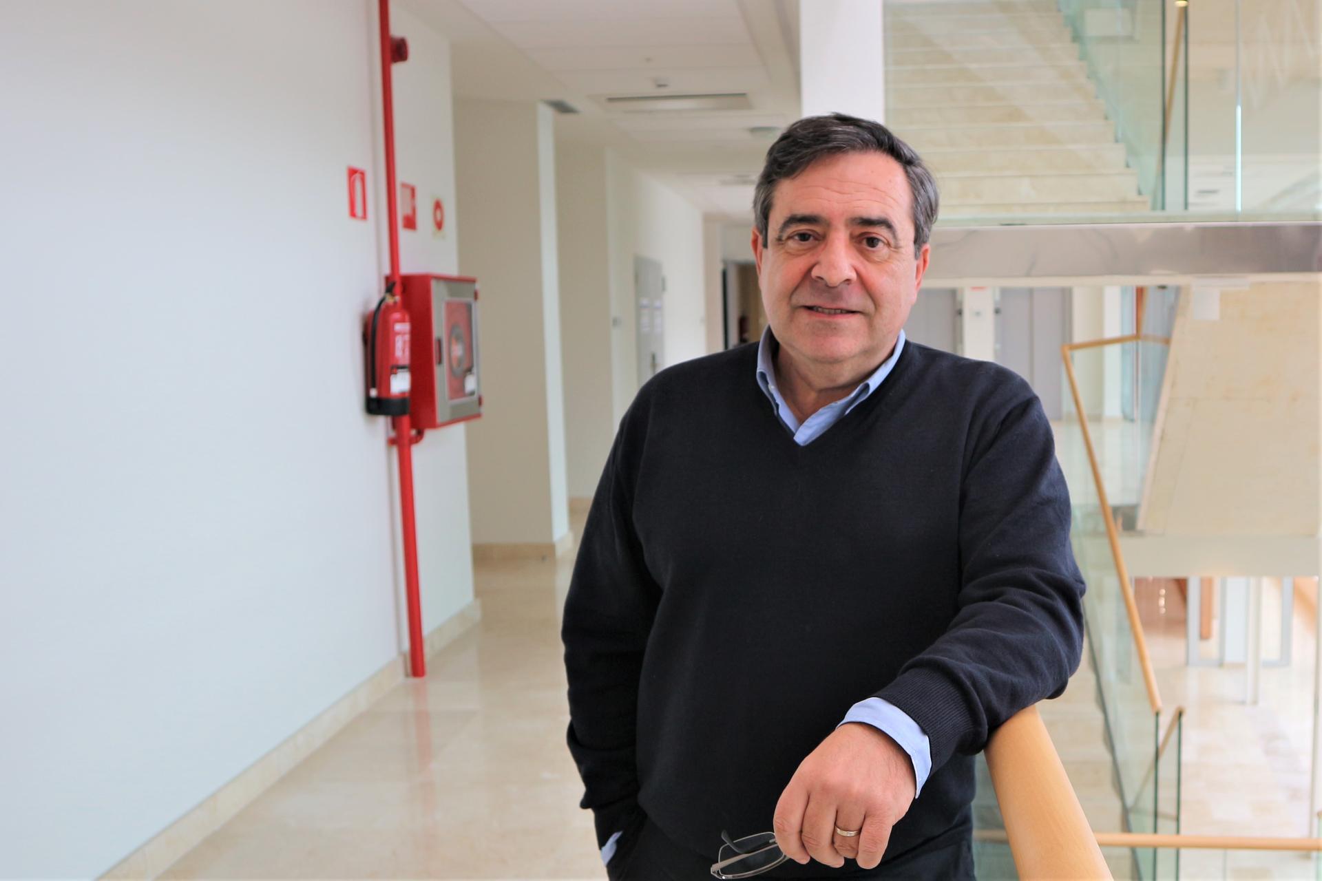 Agustin Azkarateri eman diote Eusko Ikaskuntza-Laboral Kutxa saria