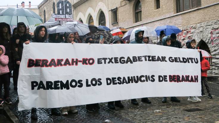 Berakahko etxegabetuentzako alternatiba: familia banandu eta auzotik urrundu