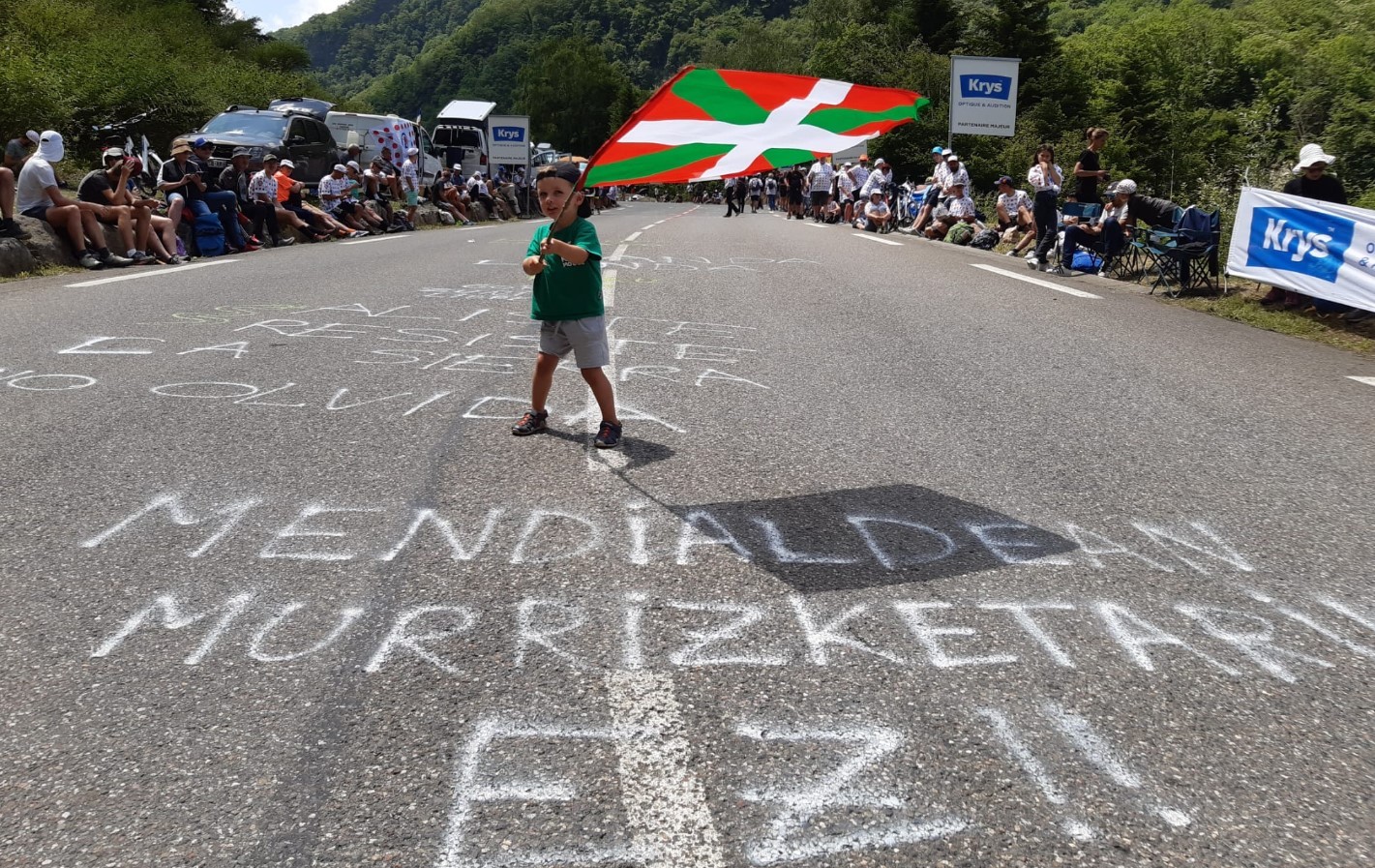 Zigor hirukoitza: harria, papera eta, azkenik, guraizeak
