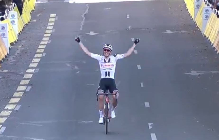 Sunweb taldearen beste erakustaldi bat
