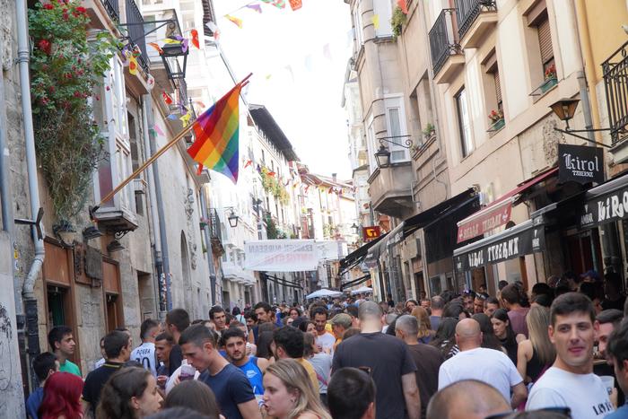 Atxilotu dute Txapelduneko atezainari egindako erasoaren ustezko egilea