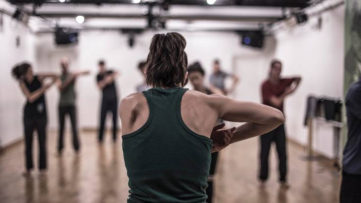 Sortzaile eszenikoen jauzi profesionalerako anezka