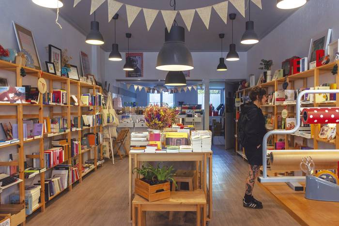 Liburu denda txikietan, ihesbide bila