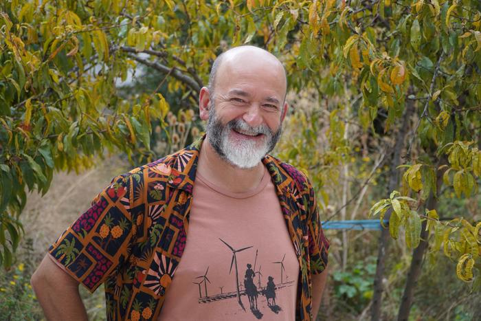 Inopiatik pixka bat gertuago