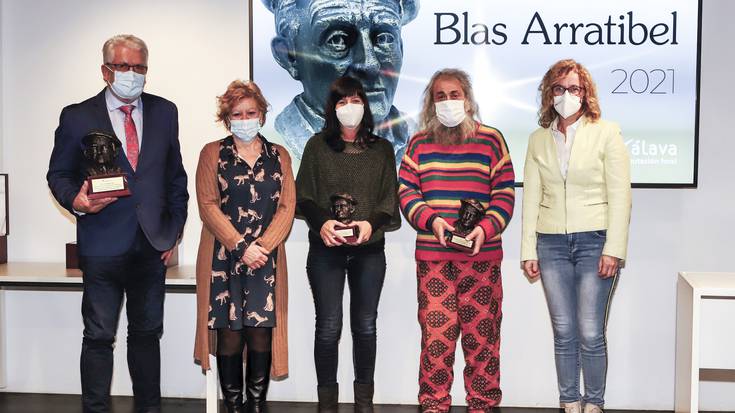 Eskulangileen uztari, leihoa