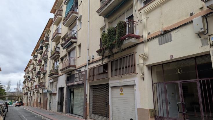 Larri dago bigarren solairu batetik amildu den haurra