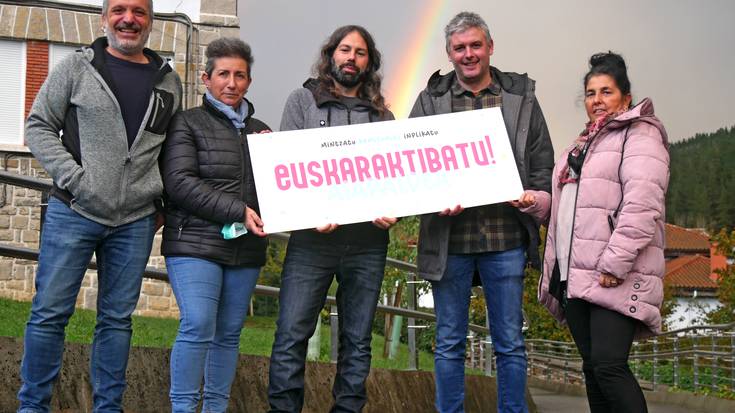 Euskarazko sortzaileen bila ari dira Aiaraldean