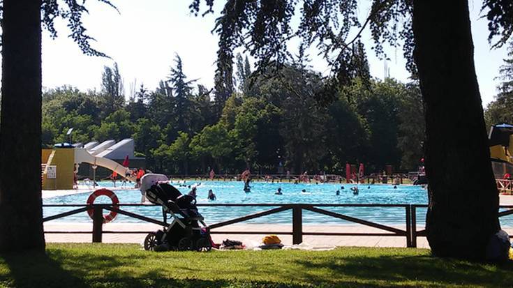 Zabalik daude Mendizorrotza eta Gamarrako igerilekuak