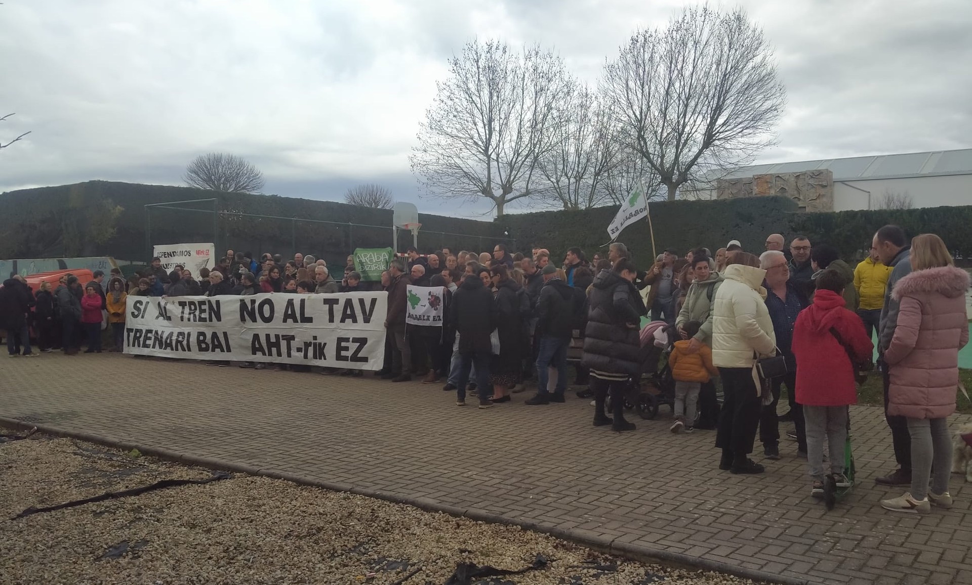 Boilurraren azokara heldu da AHTaren kontrako mezua