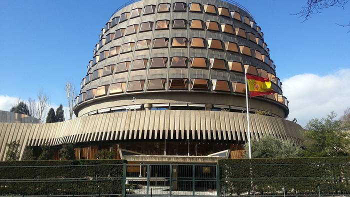 Udalei euskara hutsean jardutea eragotzi die Espainiako Auzitegi Konstituzionalak