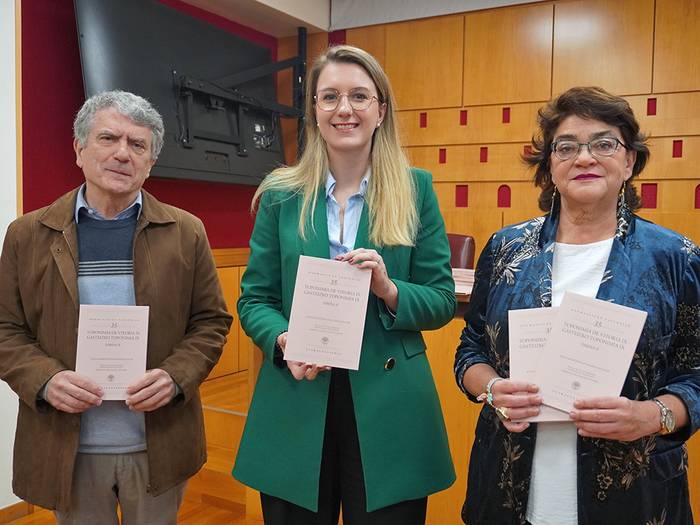 'Gasteizko Toponimia' egitasmoaren azkeneko liburukia aurkeztu dute