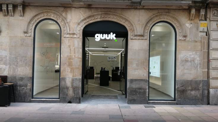 Guuk-ek denda bat ireki du Gasteizko erdialdean