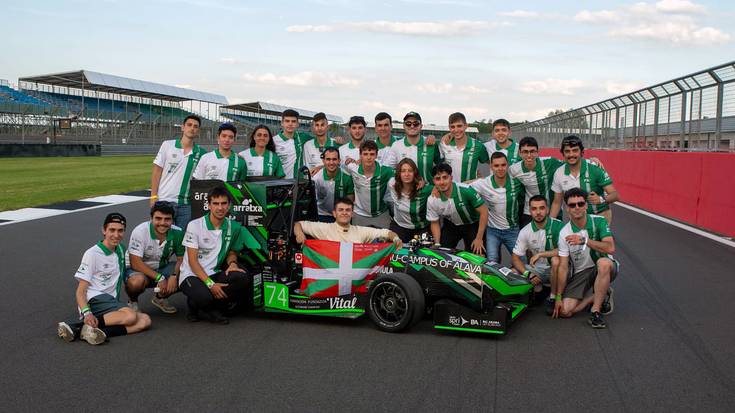 Gasteizko Ingeniaritza ikasleek errebelazio ibilgailu onenaren saria lortu dute Silverstonen