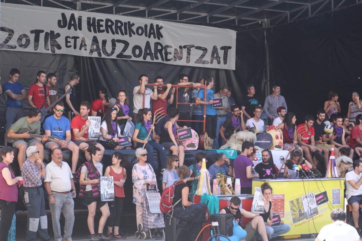 Jaiak berrasmatzeari ekingo diote hainbat auzotako jai batzordeek