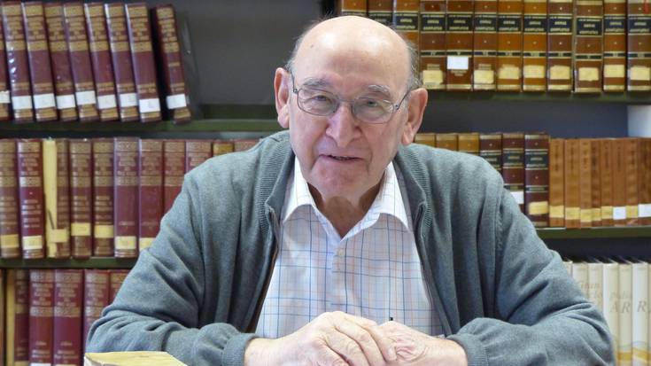 Angel Ibisate euskaltzain urgazlea hil da