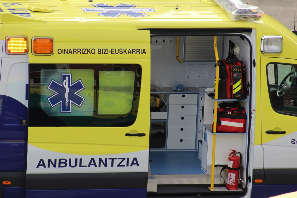 Anbulantzien "egoera tamalgarriaren ondorioz" izandako lan istripua salatu dute