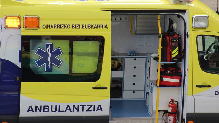 Anbulantzien "egoera tamalgarriaren ondorioz" izandako lan istripua salatu dute