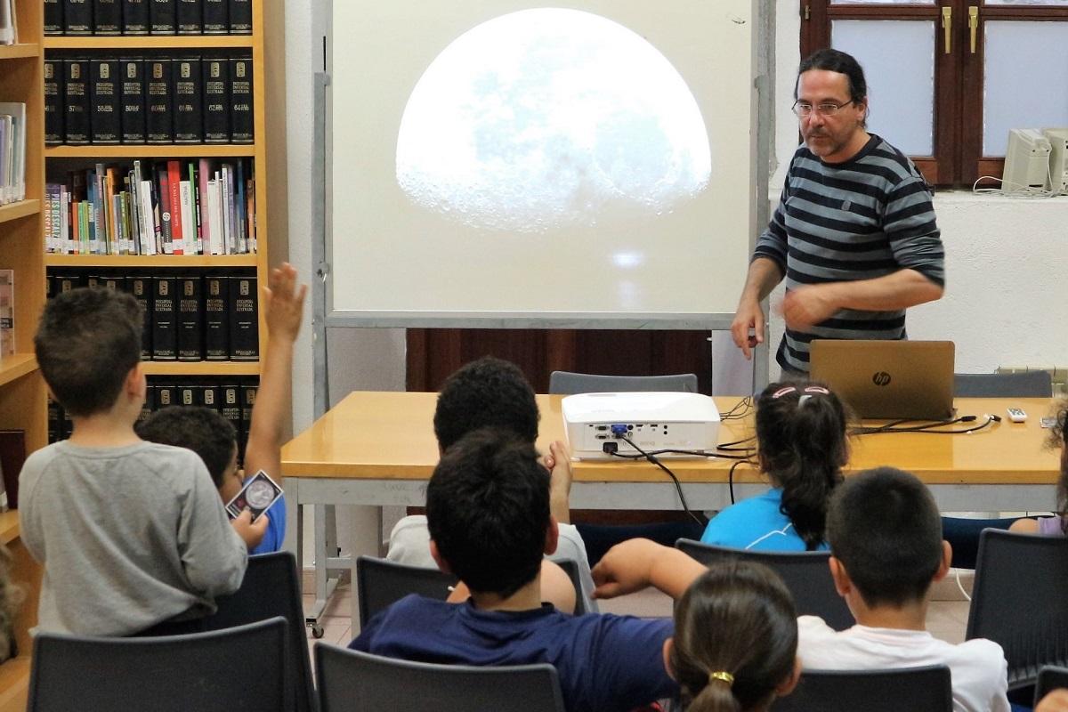 Etorkizuneko astronomoen bokazioa pizten