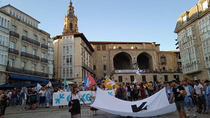 "Salbuespen egoerak" indarrean jarraitzen duela salatu du Sarek