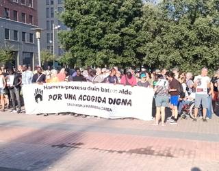 Udalaren presioen ondorioz asilo eskatzaileak kalean gelditu direla salatu du Salburuko Harrera Sareak