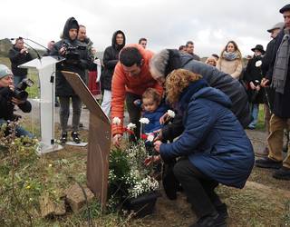Frankistek hiru lagun hil zituzten lekua duindu dute Guardian
