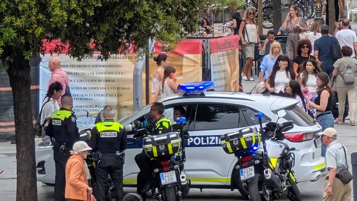 Bi lagun atxilotu dituzte indarkeria erabiltzeagatik