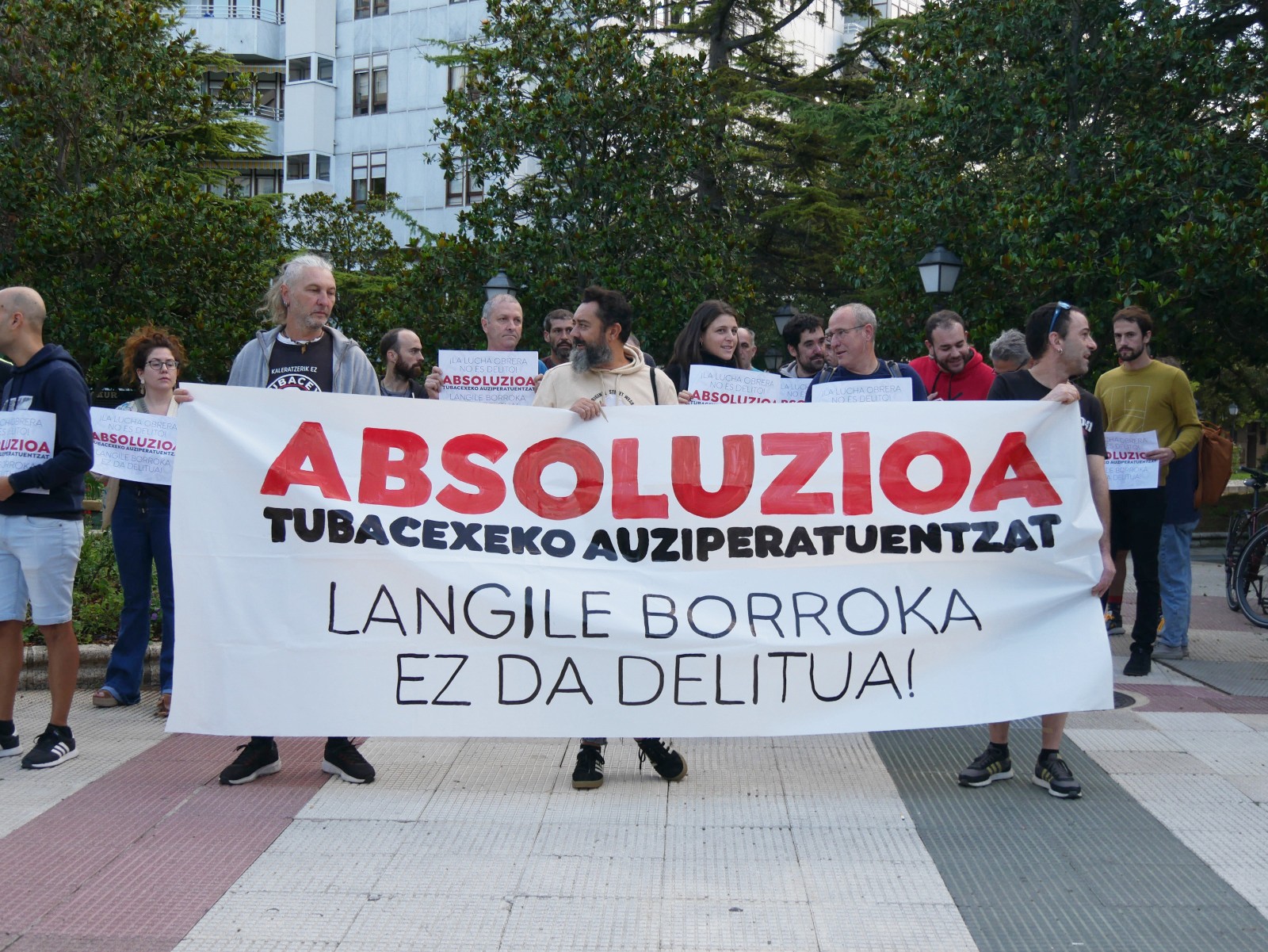 Kartzelan sartzeko arriskutik kanpo daude Tubacexeko hiru gazte auzipetuak